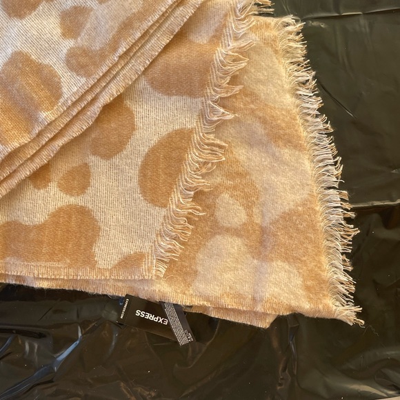 Express Frindge spots scarf - Picture 3 of 5